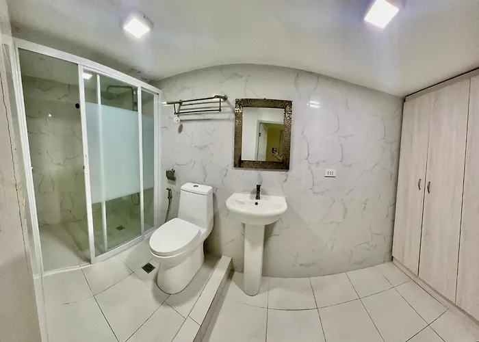Apartment 2 Bedroom Unit With And Mountain View